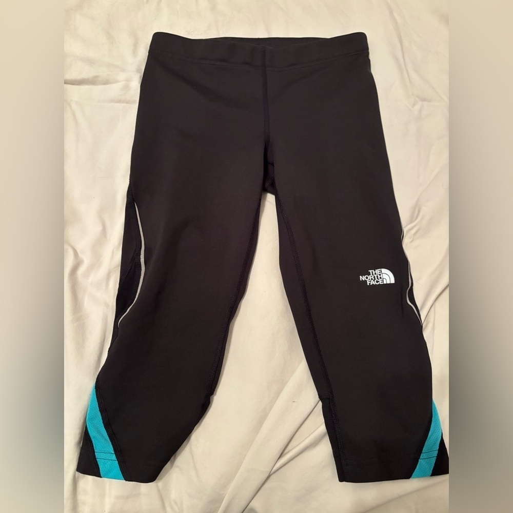 Women’s The Northface Vapor Wick Capri Workout Pants. Blk & Teal. S
